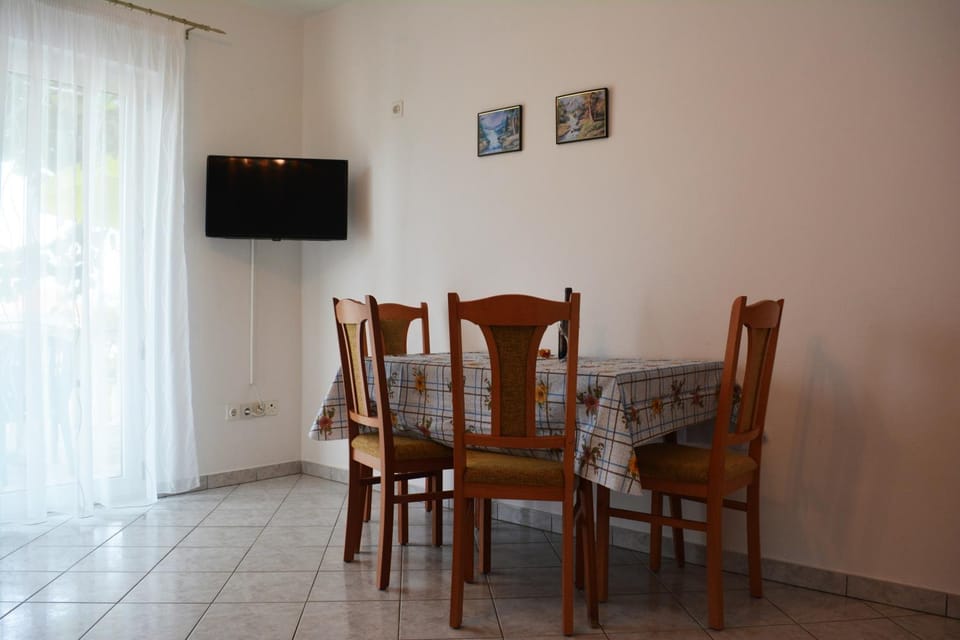 Suz-Ana Apartment in Okrug Gornji