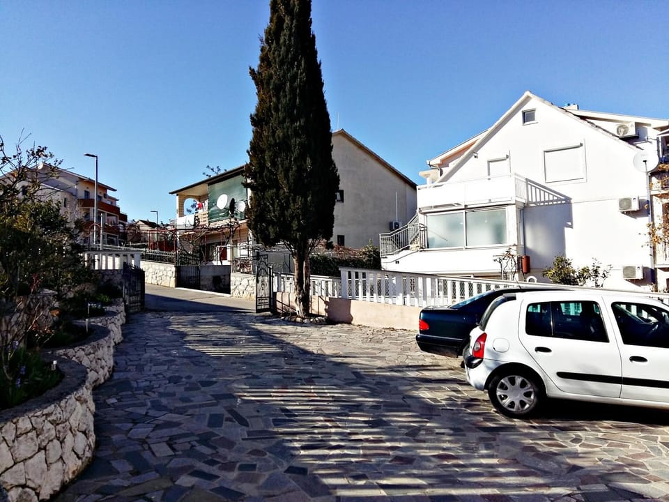 Suz-Ana Apartment in Okrug Gornji