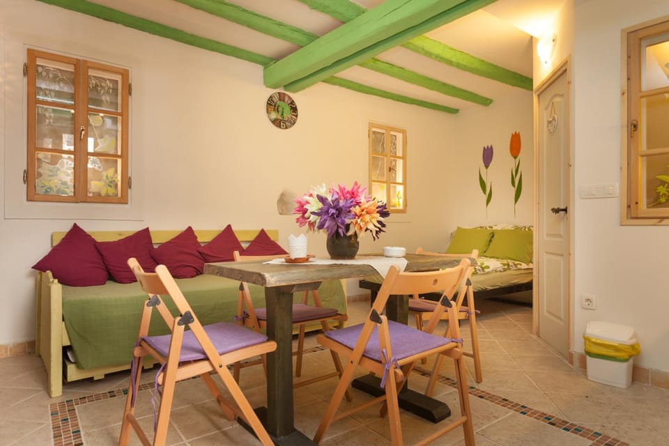 Living room, Seating area, Dining area, Bedroom
