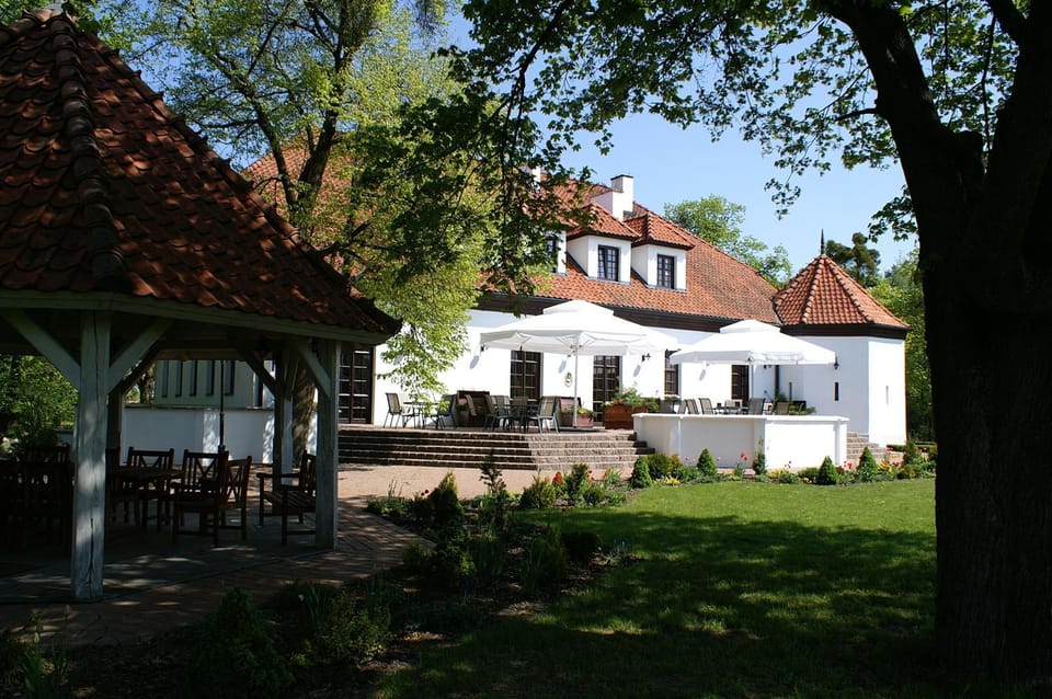 Property building, Garden, Balcony/Terrace