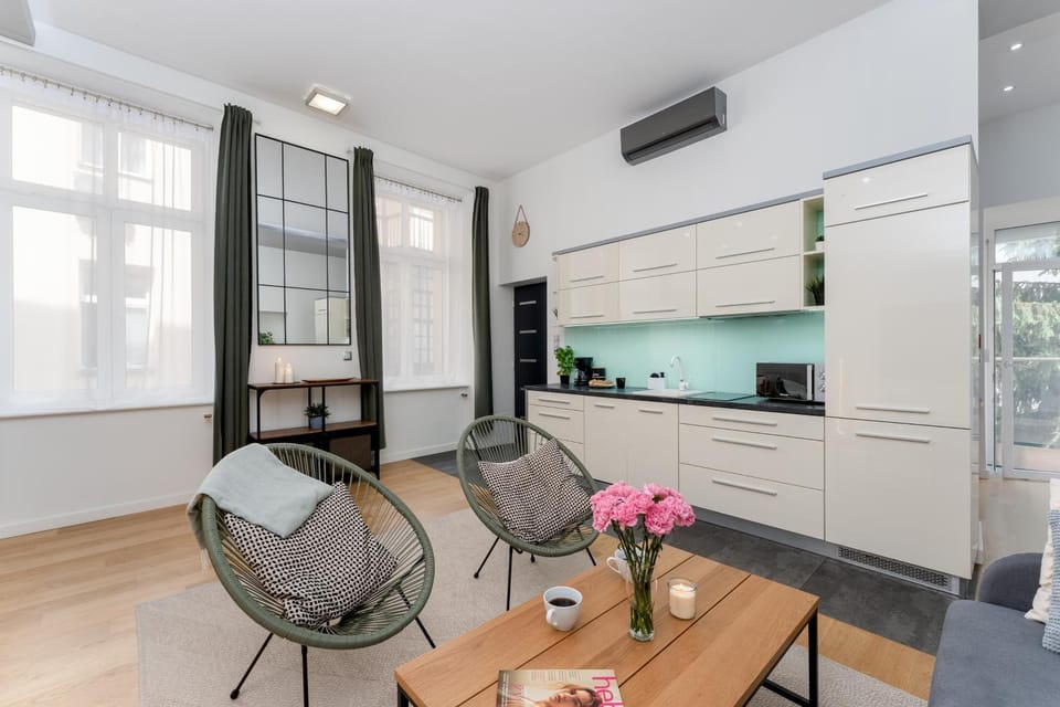 Kitchen or kitchenette, Living room, Seating area, Dining area, air conditioner