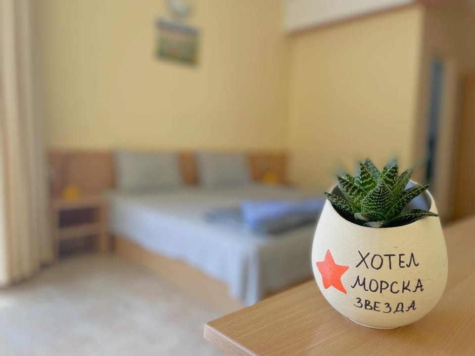 Bedroom, Text overlay