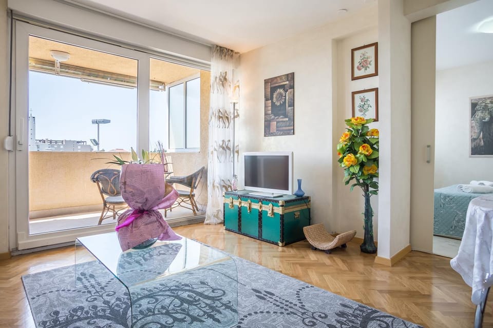TV and multimedia, Balcony/Terrace, Living room