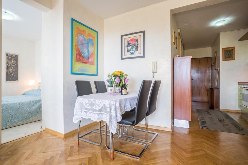 Decorative detail, Dining area