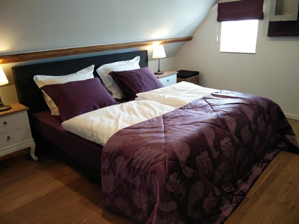 Bed, Photo of the whole room, Decorative detail, Bedroom, River view