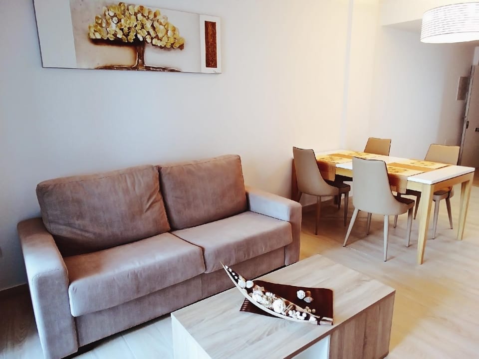 Coffee/tea facilities, Living room, Seating area, Dining area