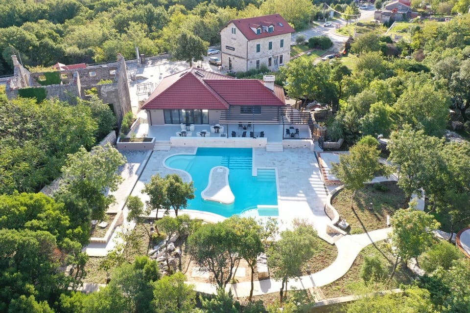 Property building, Day, Natural landscape, Bird's eye view, Swimming pool