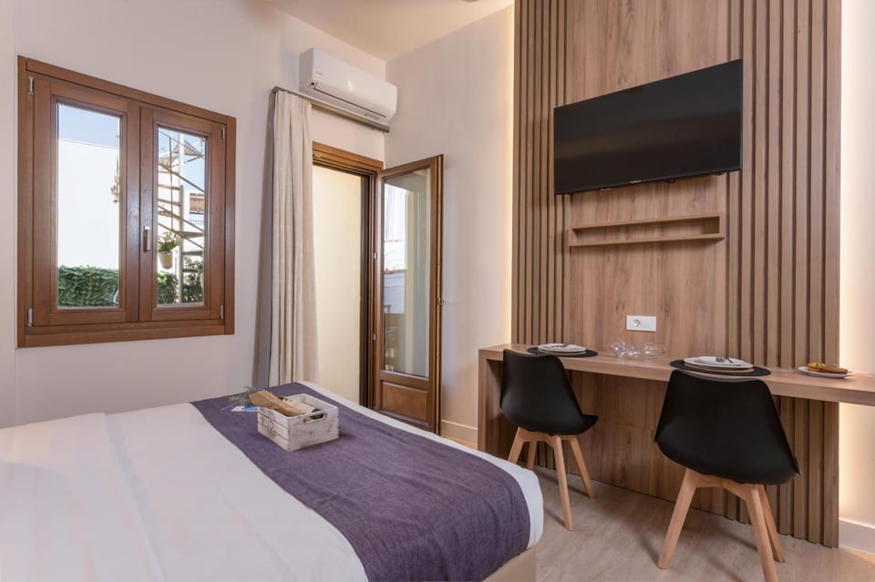 Bed, TV and multimedia, View (from property/room), Balcony/Terrace, Dining area, Bedroom