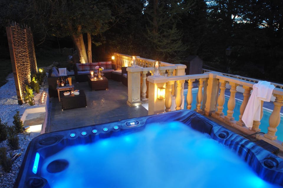Hot Tub, Hot Tub