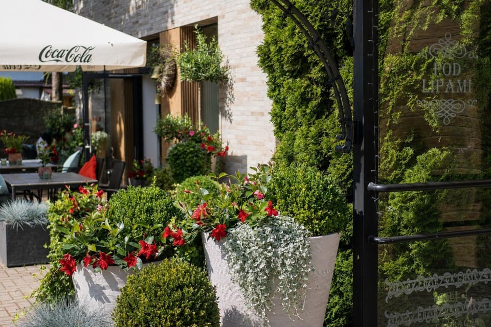Property building, Restaurant/places to eat