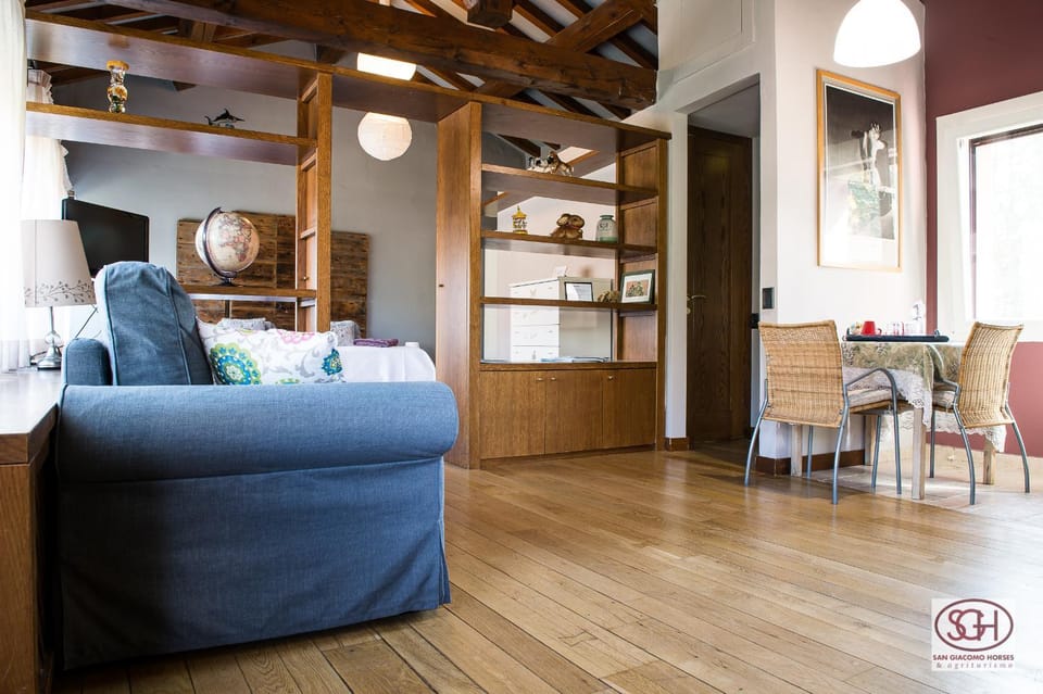 Living room, Photo of the whole room