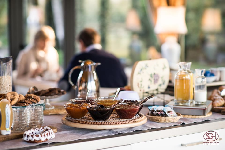 Food and drinks, group of guests