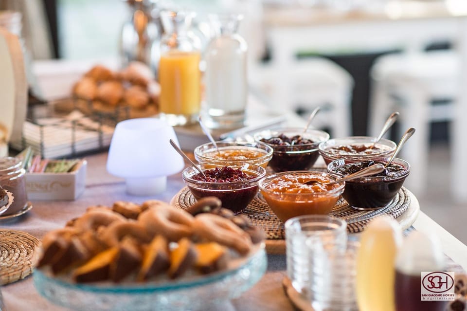 Continental breakfast, Buffet breakfast