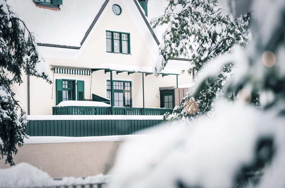 Property building, Facade/entrance, Winter