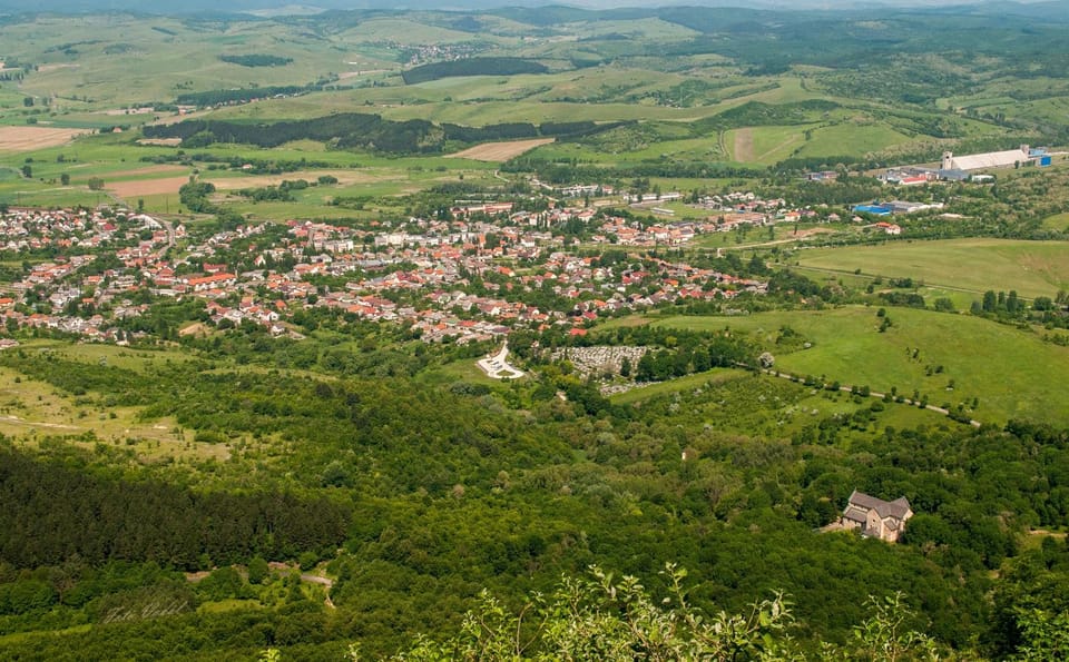 Nearby landmark, Neighbourhood, Natural landscape