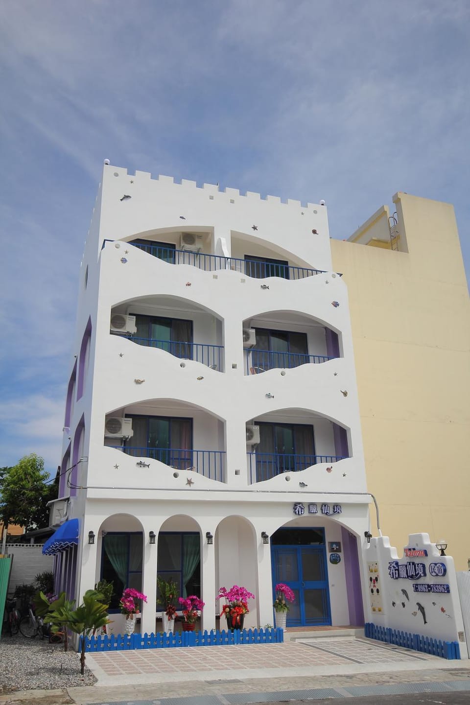 Facade/entrance