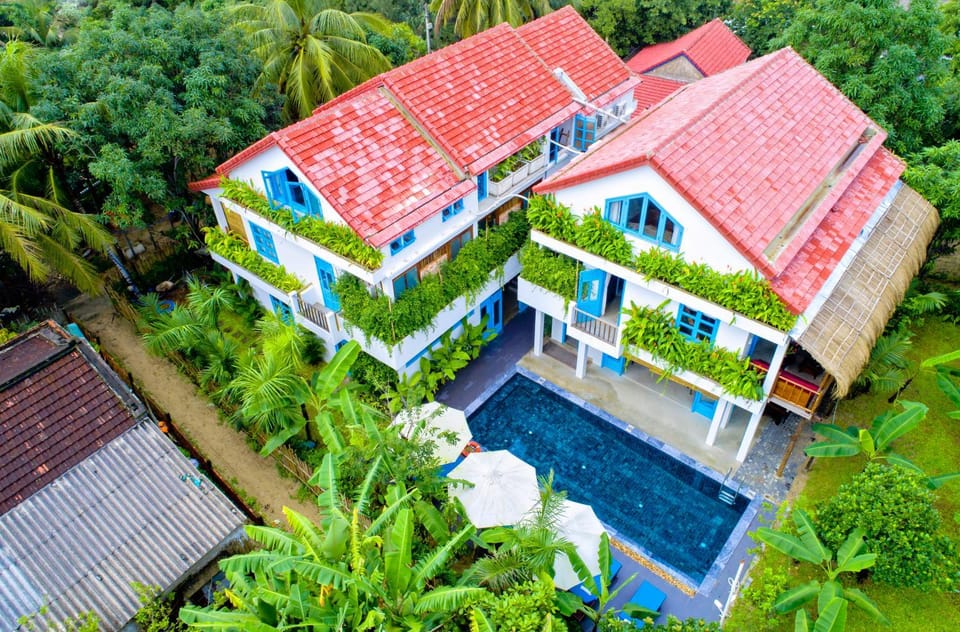 Property building, Swimming pool