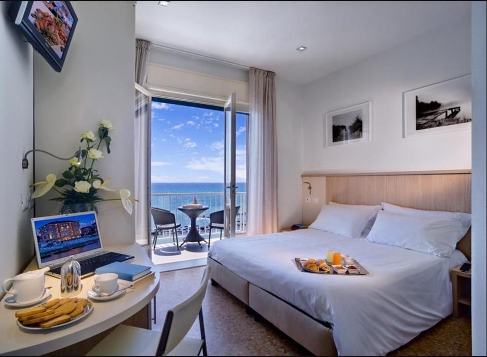 Bed, Photo of the whole room, Bedroom, Sea view