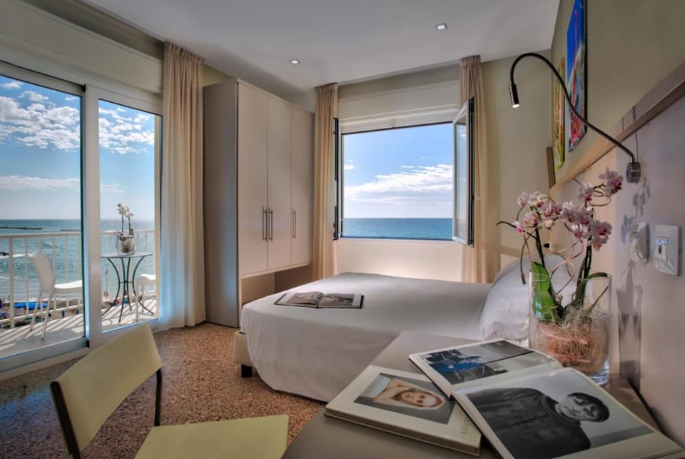 Bed, Photo of the whole room, Bedroom, Sea view