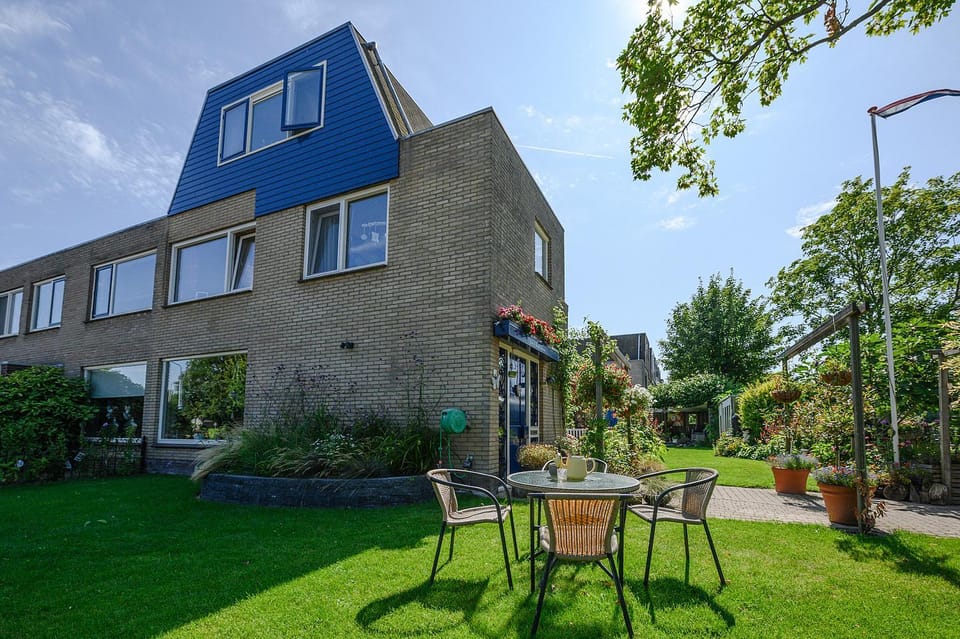 Garden, Garden, On site