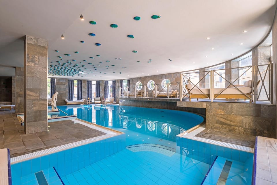 Property building, Swimming pool, Swimming pool