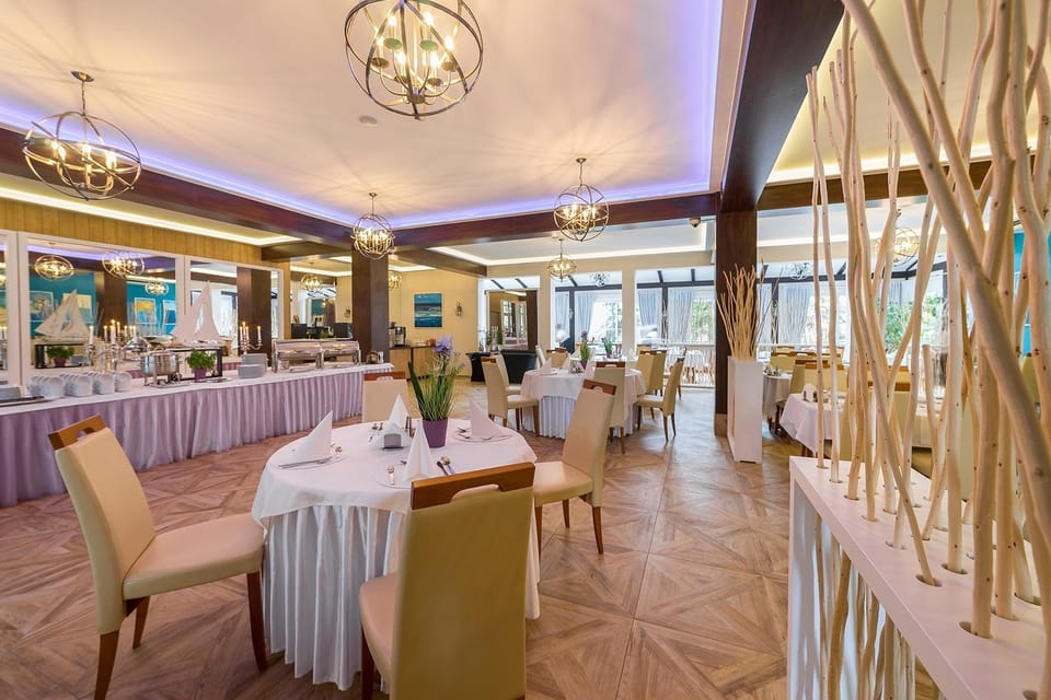 Restaurant/places to eat, Banquet/Function facilities