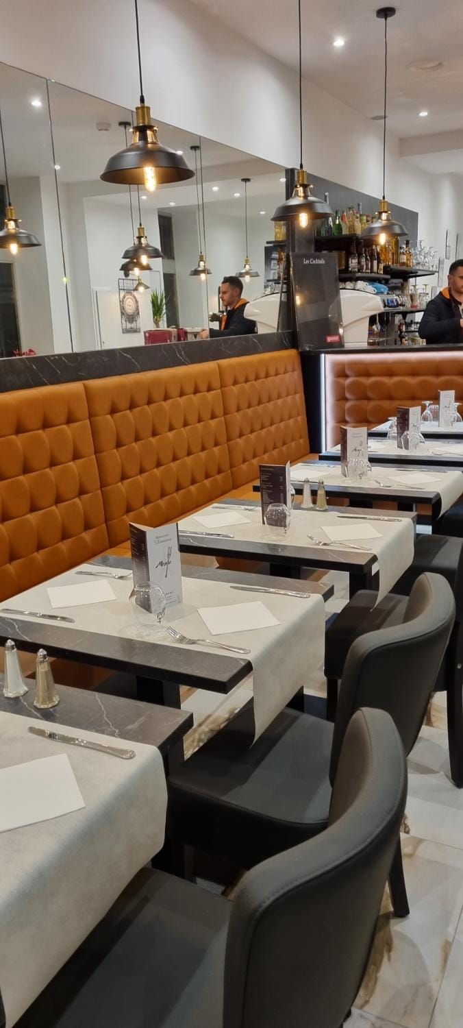 Restaurant/places to eat, Lounge or bar