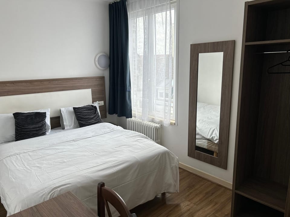 Le Clémenceau Hôtel Centre ville Gare Sncf -Tramway Hotel in Valenciennes