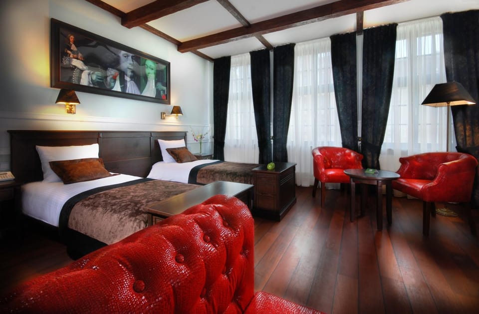 Photo of the whole room, Decorative detail, Seating area, Bedroom