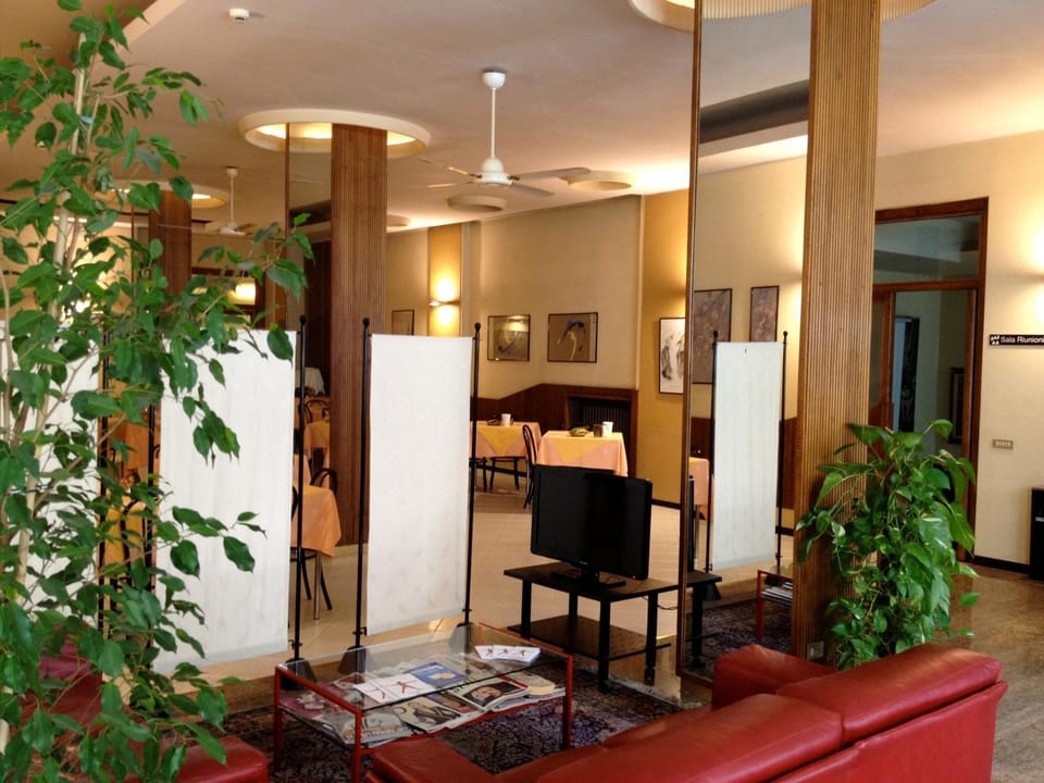 Communal lounge/ TV room