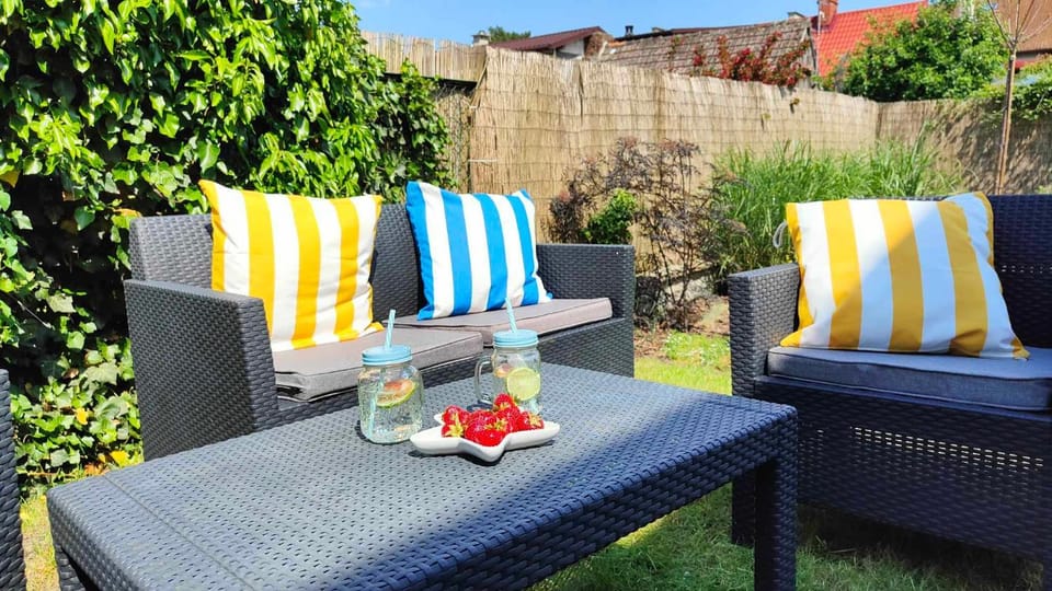 Garden, Seating area, Garden view