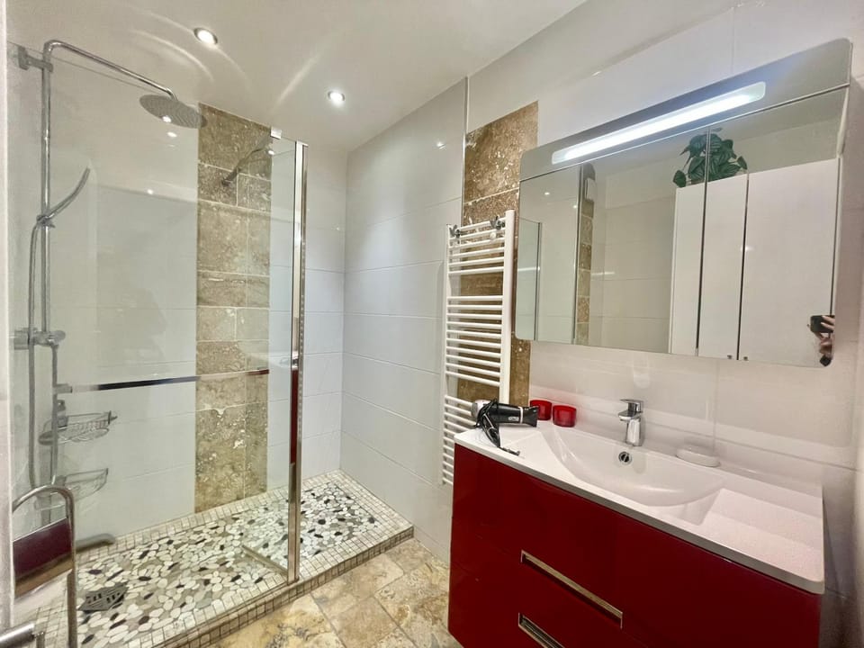 Shower, Bathroom