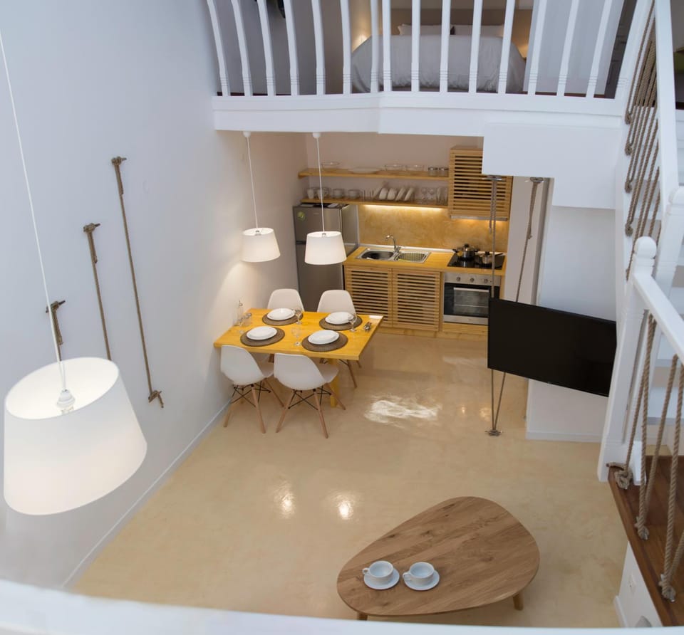 Kitchen or kitchenette, Living room