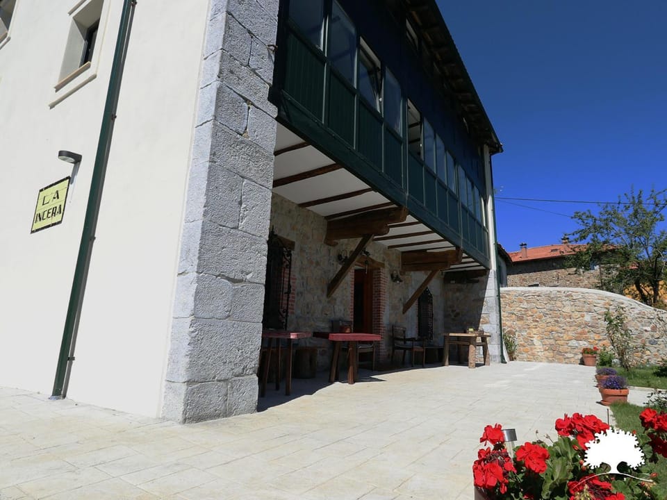 Property building, Garden, Balcony/Terrace