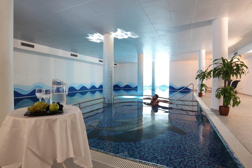 Swimming pool, Swimming pool