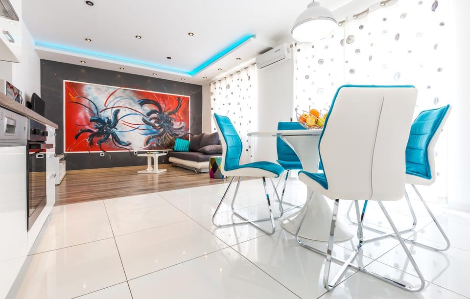 TV and multimedia, Coffee/tea facilities, Kitchen or kitchenette, Living room, Seating area, Dining area