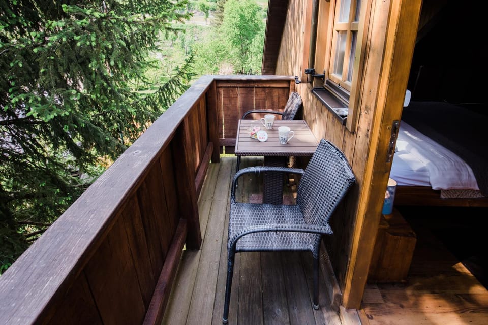 View (from property/room), Balcony/Terrace, Bedroom, Garden view