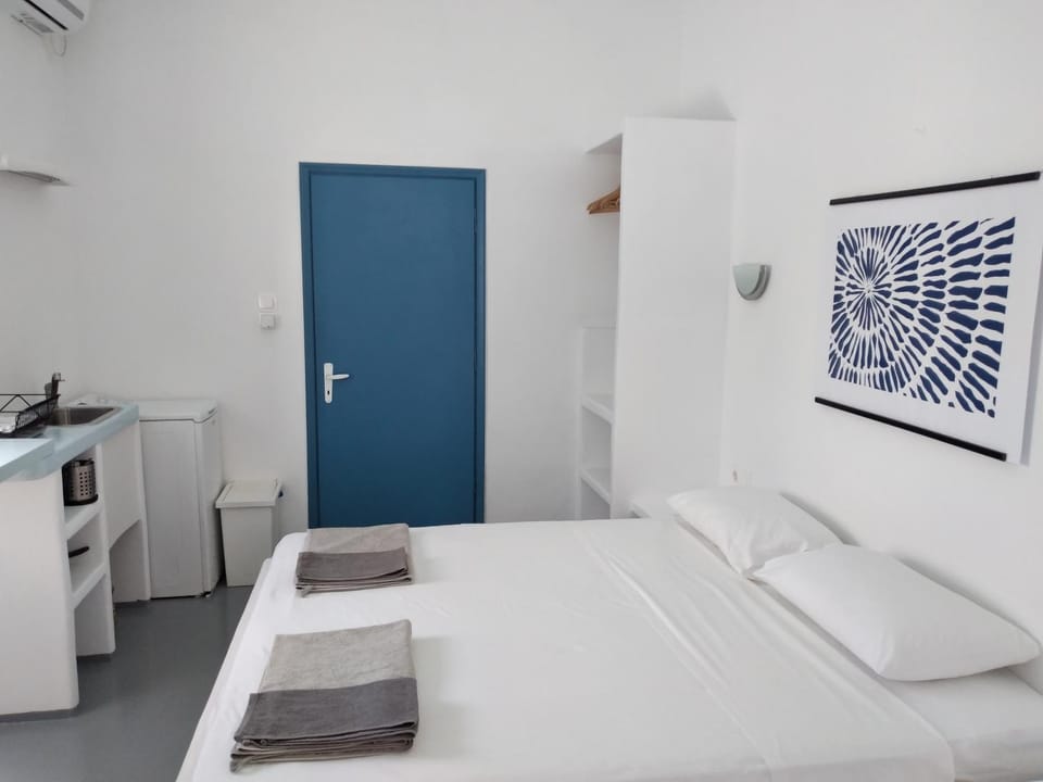 Photo of the whole room, Bedroom, towels, air conditioner