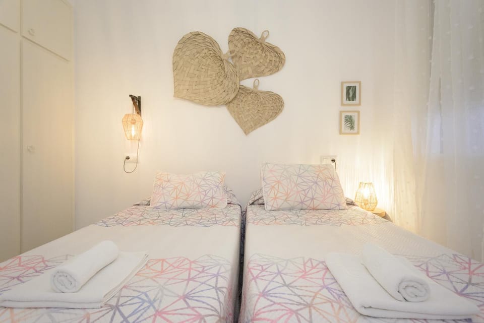 Photo of the whole room, Bedroom