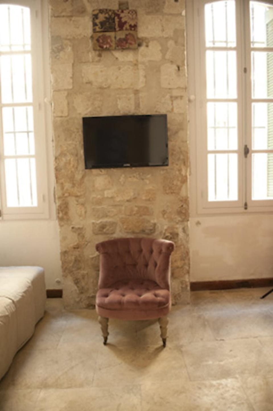 TV and multimedia, View (from property/room), Living room, Other, Photo of the whole room, Decorative detail, Seating area, City view, Street view, Area and facilities
