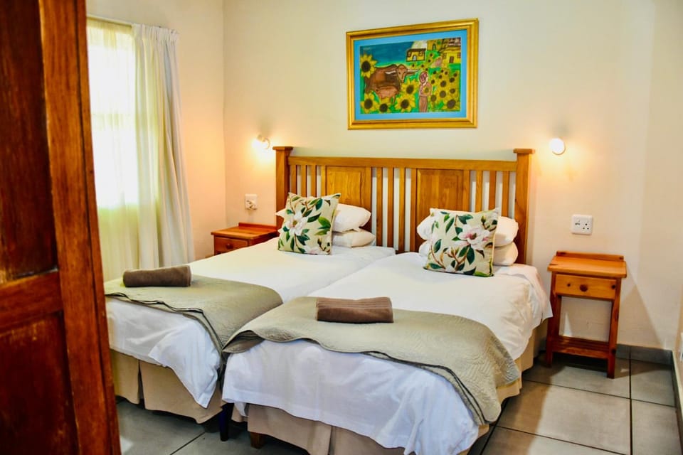 Bed, Photo of the whole room, Decorative detail, Bedroom, towels