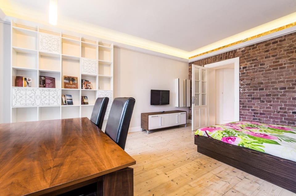 Bed, Living room, Seating area