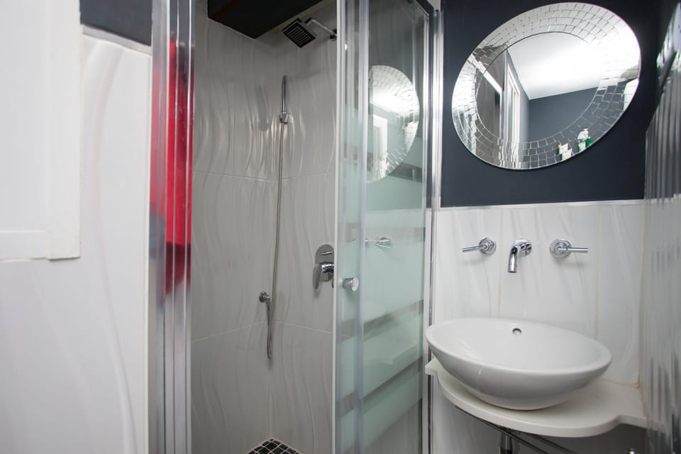 Bathroom, Decorative detail