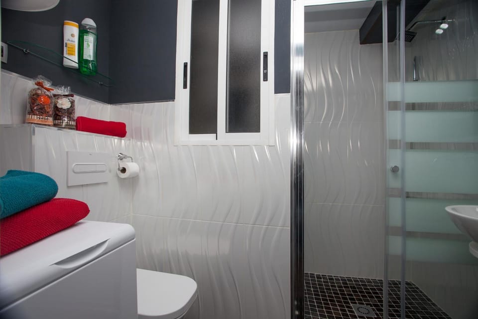 Bathroom, Photo of the whole room