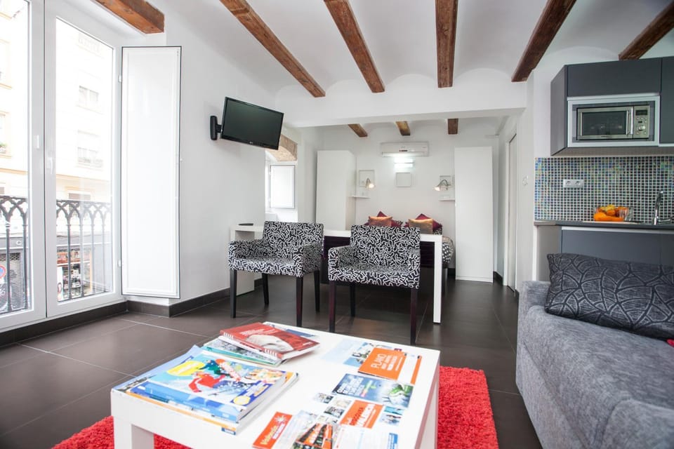 Day, Living room, Photo of the whole room, On site, City view, Street view