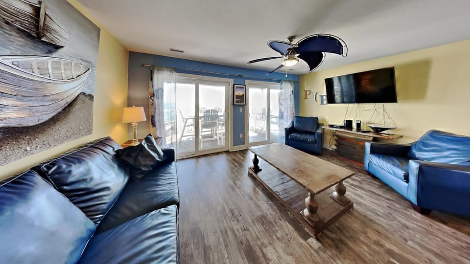 Put-in-Bay Waterfront Condo #205 House in South Bass Island