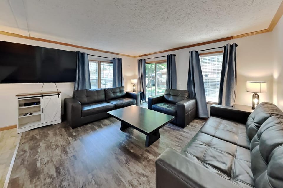 Put-in-Bay Island Club #111 House in South Bass Island