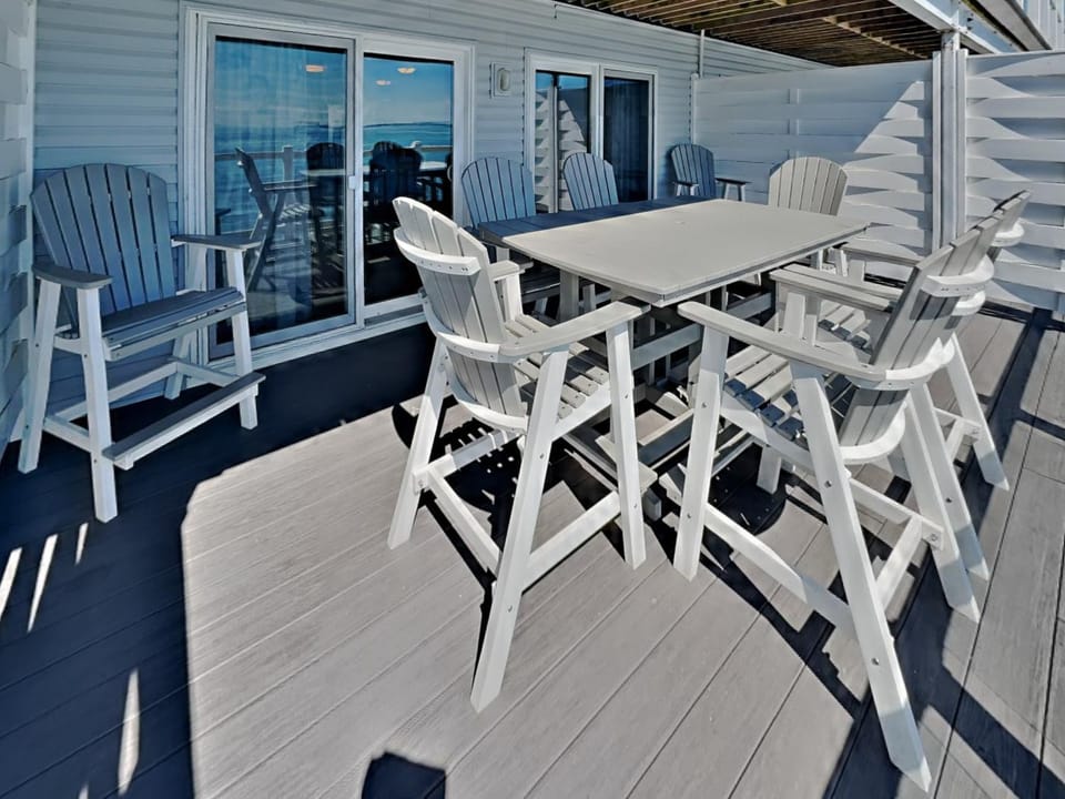 Put-in-Bay Waterfront Condo #202 House in South Bass Island