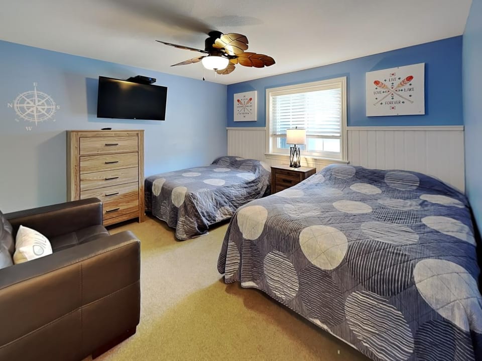 Put-in-Bay Waterfront Condo #104 House in South Bass Island