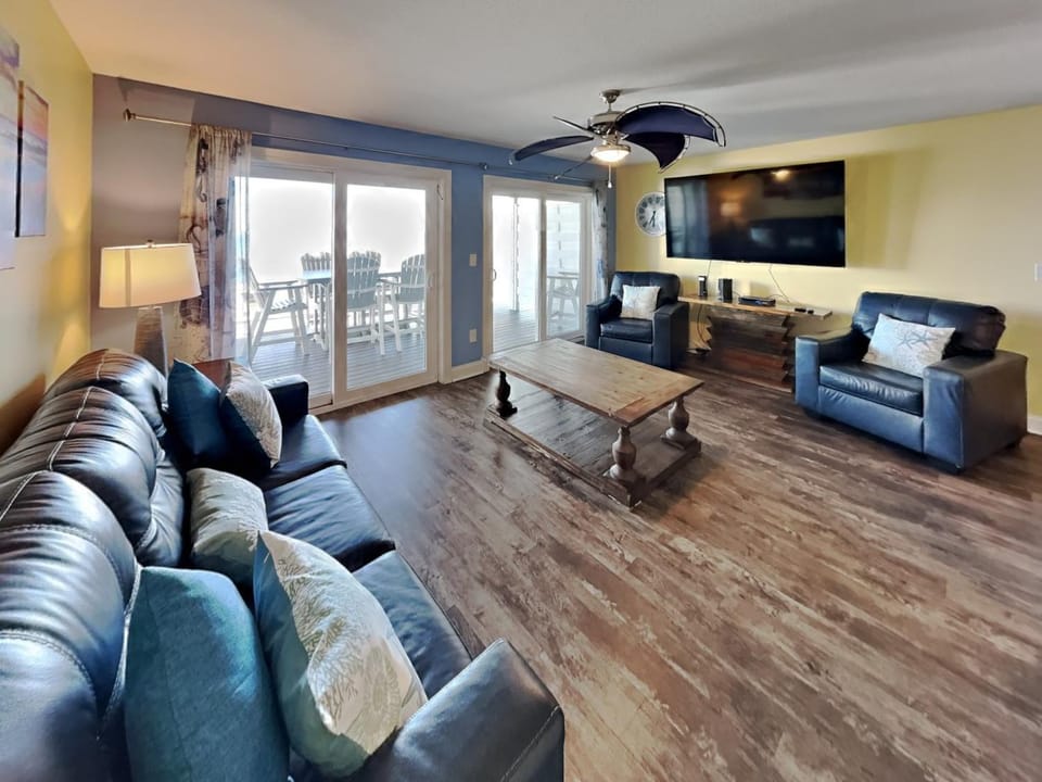 Put-in-Bay Waterfront Condo #105 House in South Bass Island